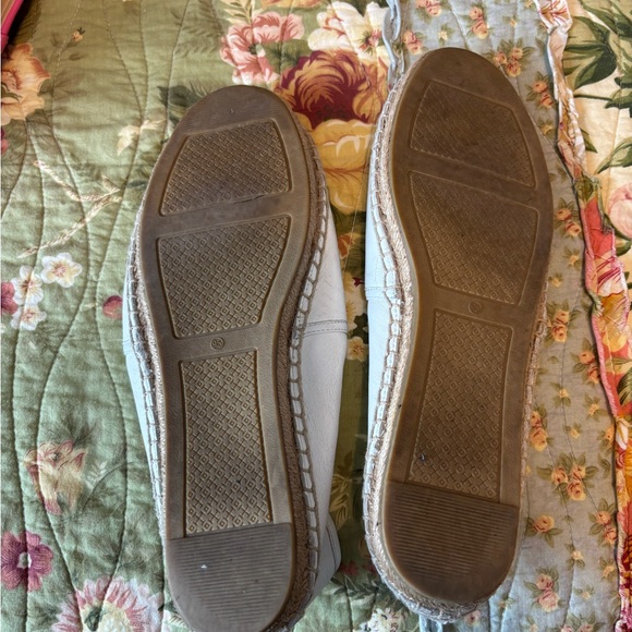 Size 9.5 Tory Burch shoes. White - Picture 4 of 4